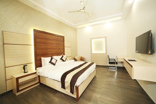 Green Palms Hotel เดลี ภายนอก รูปภาพ